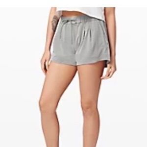Lululemon Stroll at Sundown Mid-Rise Short 3", Size 8,  Light Blue